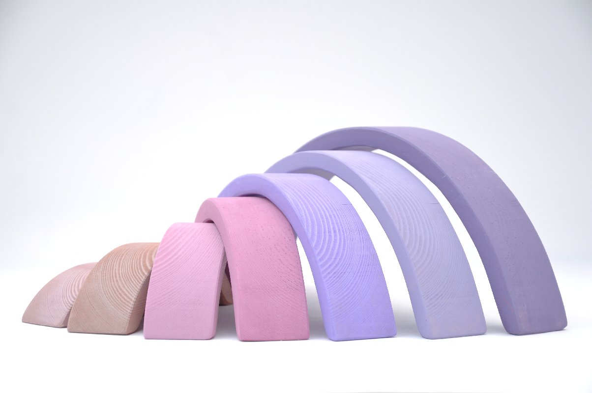 Attīstošās rotaļlietas meitenēm pērc online Barin.lv internet veikalā ar piegādi mājās! Barin koka Varavīksne Pastel Violetā krāsā, XL lielā izmerā koka piramīda Jūsu Mazuļa Montesori attīstošām nodarbībām
