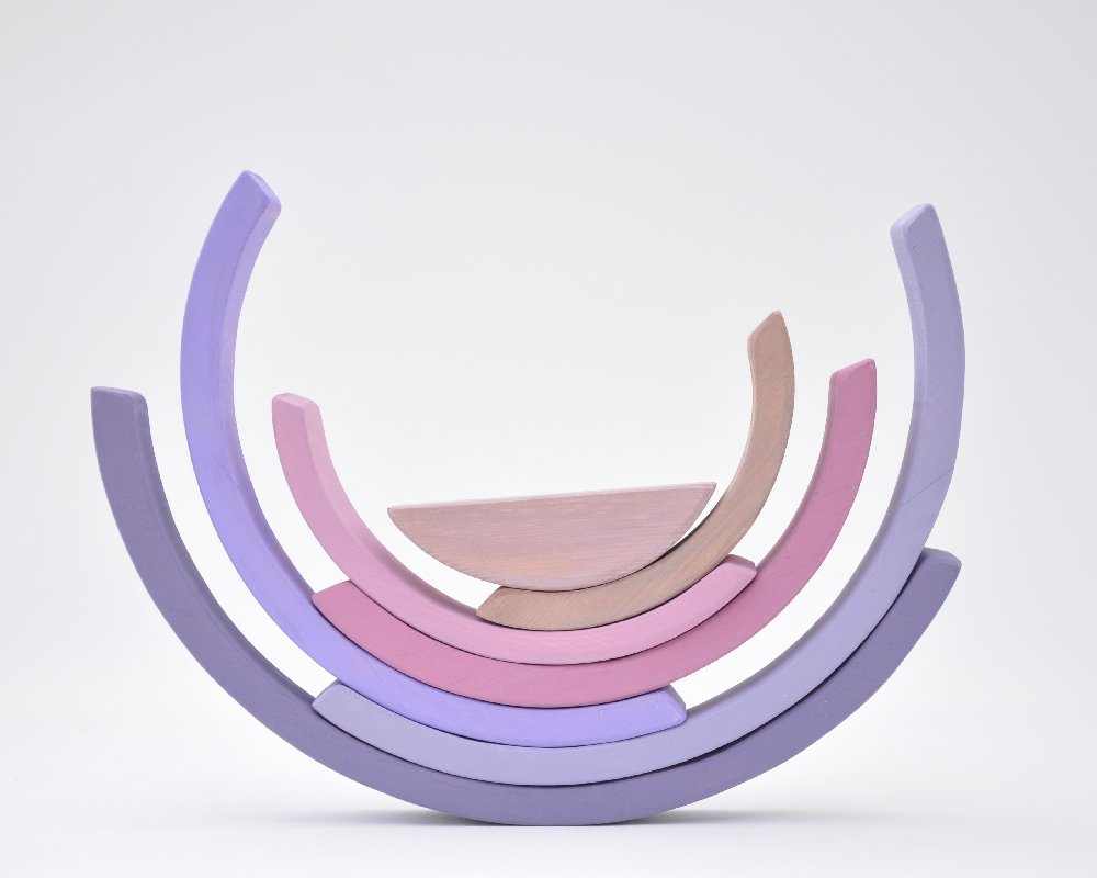 Attīstošās rotaļlietas meitenēm pērc online Barin.lv internet veikalā ar piegādi mājās! Barin koka Varavīksne Pastel Violetā krāsā, XL lielā izmerā koka piramīda Jūsu Mazuļa Montesori attīstošām nodarbībām