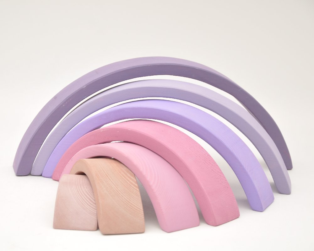 Attīstošās rotaļlietas meitenēm pērc online Barin.lv internet veikalā ar piegādi mājās! Barin koka Varavīksne Pastel Violetā krāsā, XL lielā izmerā koka piramīda Jūsu Mazuļa Montesori attīstošām nodarbībām